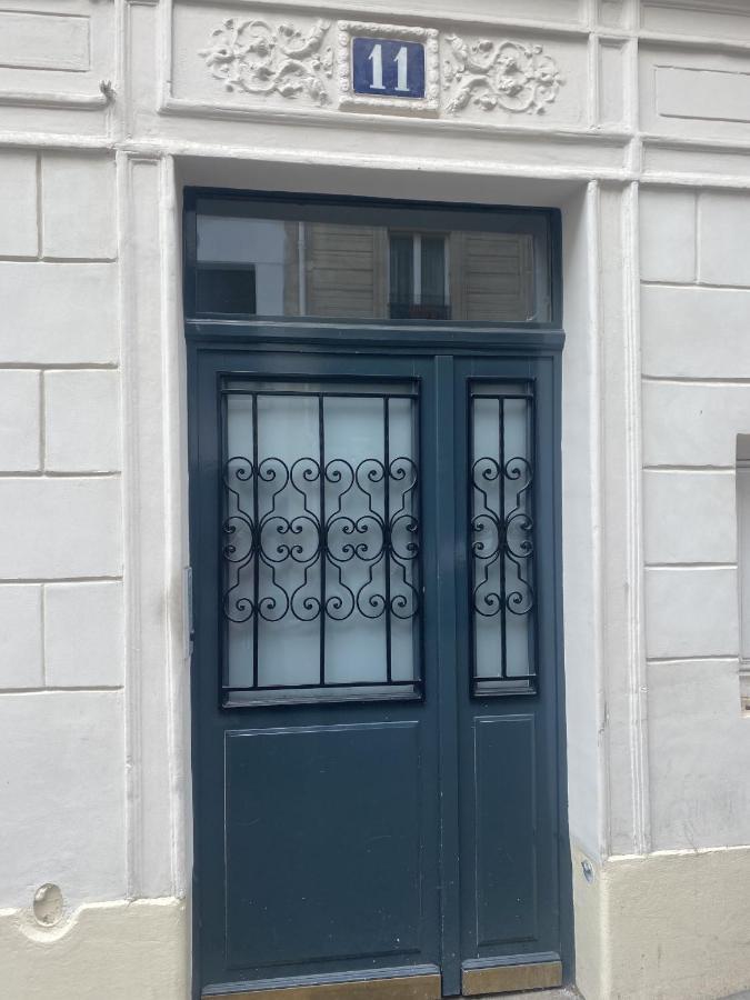 Sacre Coup De Coeur - Studio Apartment Paris Bagian luar foto